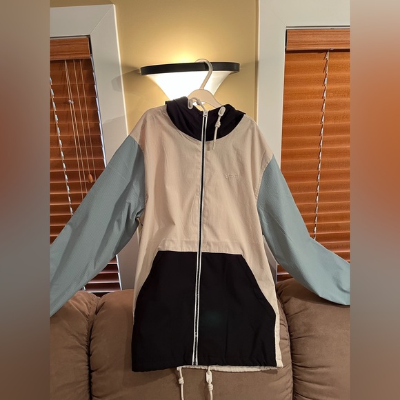 Pull and Bear Windbreaker - Picture 1 of 3